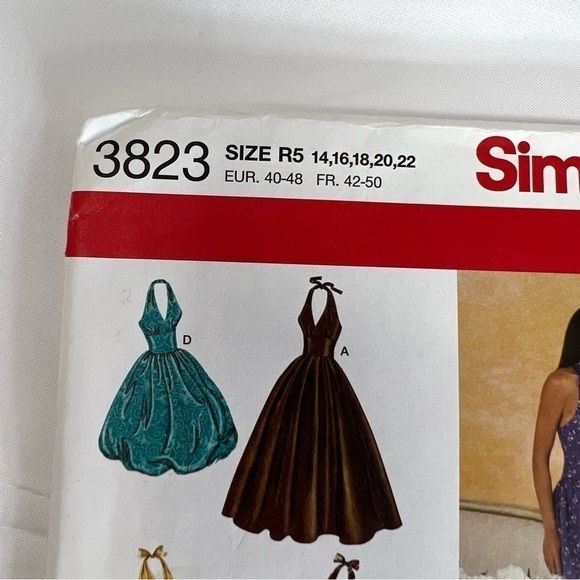 Simplicity Sewing patterns 3823 size 14-22 halter dress - Picture 3 of 6